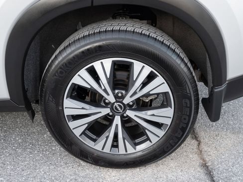 Used 2023 Nissan Rogue SV image 37