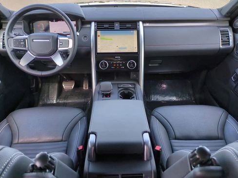 Used 2024 Land Rover Discovery Metropolitan Edition image 14