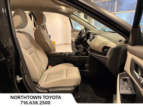 Used 2024 Nissan Rogue SV image 17