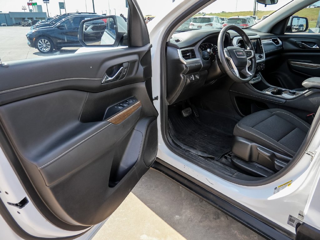 Used 2023 GMC Acadia SLE w/ LPO, Floor Liner Package FWD image 30