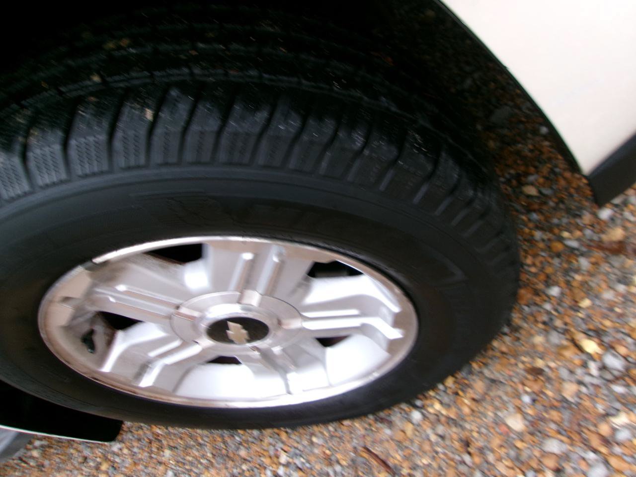 Used 2013 Chevrolet Avalanche LTZ AWD/4WD image 5