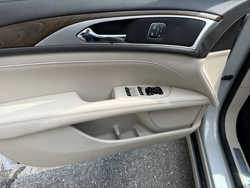 Used 2019 Lincoln MKZ Reserve FWD image 17