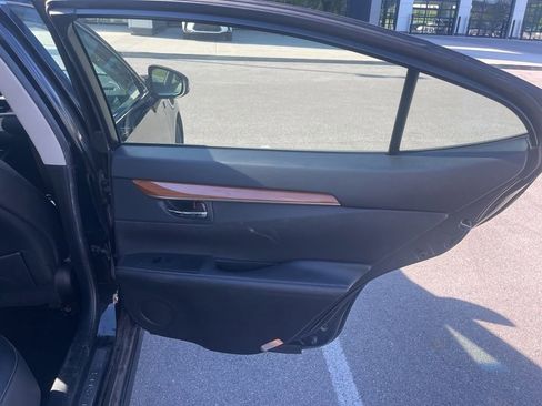 Used 2014 Lexus ES 300h w/ Luxury Package w/Bamboo Trim FWD image 24
