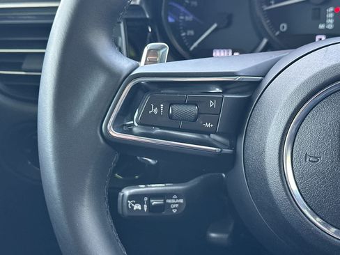 Certified 2025 Porsche Macan AWD/4WD image 26