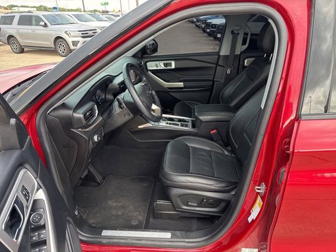 Used 2022 Ford Explorer Limited w/ Equipment Group 301A image 19