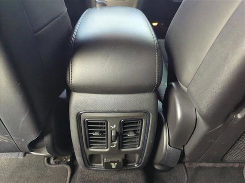 Used 2022 Jeep Grand Cherokee Laredo X image 15