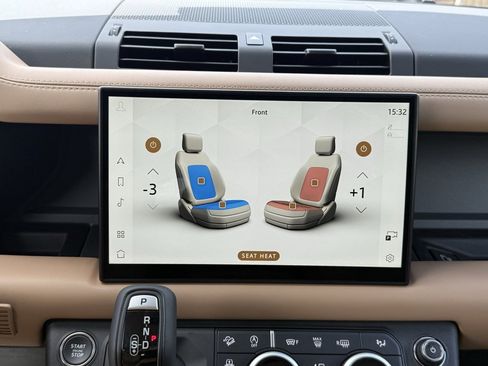 New 2025 Land Rover Defender 110 S image 23