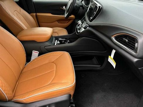 New 2023 Chrysler Pacifica Pinnacle image 17