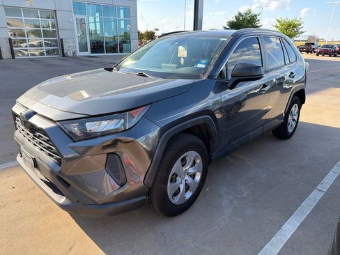 Used 2019 Toyota RAV4 LE FWD image 1
