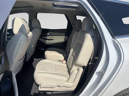 Used 2022 Buick Enclave Avenir FWD image 13