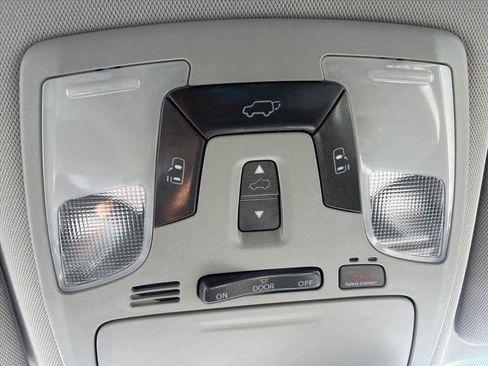 Used 2020 Toyota Sienna XLE w/ XLE Navigation Package FWD image 23