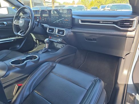 Used 2025 Ford Mustang GT Premium image 9
