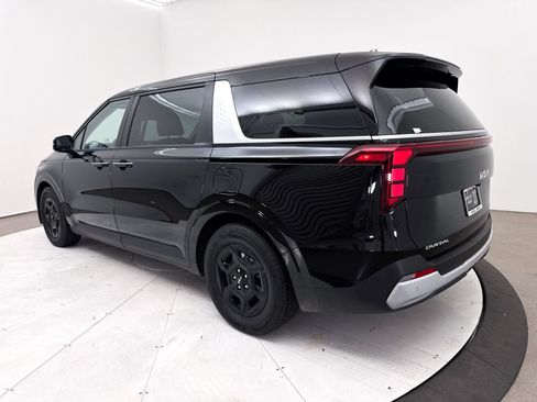 Used 2026 Kia Carnival FWD image 17