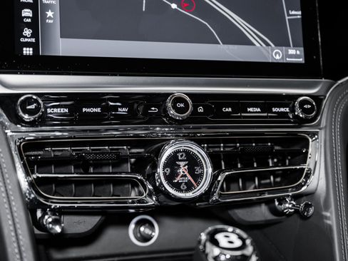 Used 2024 Bentley Flying Spur W12 image 40