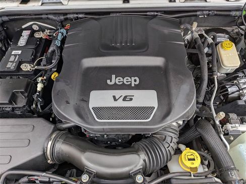 Certified 2016 Jeep Wrangler Unlimited Rubicon image 24