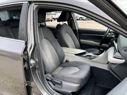 Used 2021 Toyota Camry LE image 8