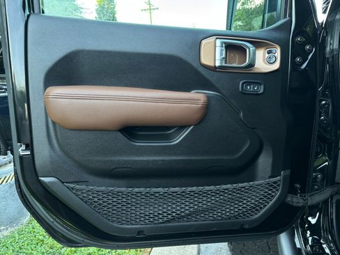 Used 2024 Jeep Wrangler Unlimited Rubicon w/ Technology Group AWD/4WD image 63