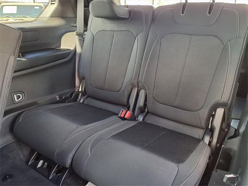 New 2025 Jeep Grand Cherokee L Laredo image 13
