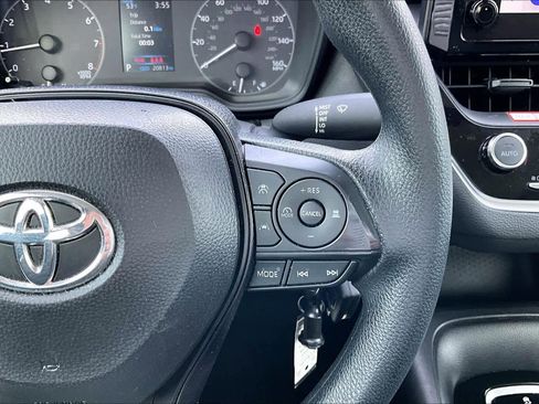 Used 2025 Toyota Corolla LE image 25