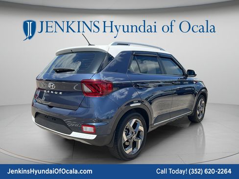 Certified 2024 Hyundai Venue Limited FWD image 3