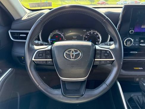 Used 2023 Toyota Highlander XLE AWD/4WD image 21