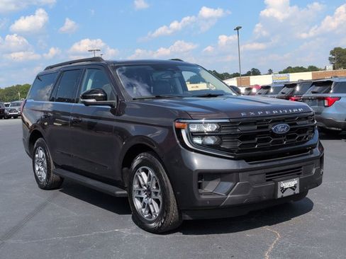Certified 2025 Ford Expedition Active AWD/4WD image 2