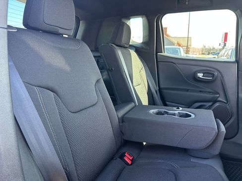 Used 2022 Jeep Renegade Altitude w/ Convenience Group AWD/4WD image 16