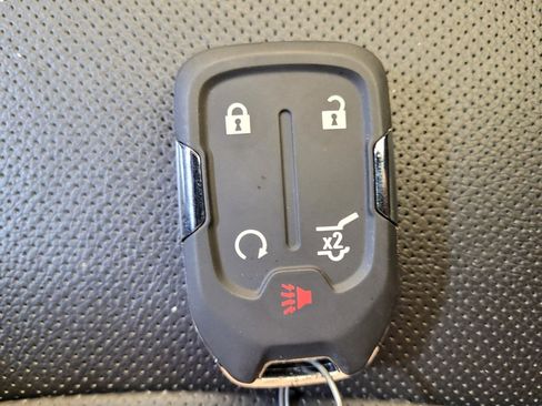 Used 2023 GMC Terrain SLT w/ Tech Package FWD image 32