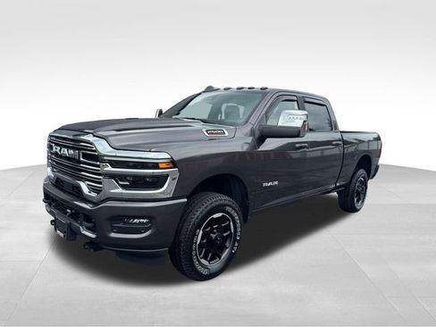 Used 2025 RAM 2500 Laramie AWD/4WD image 2