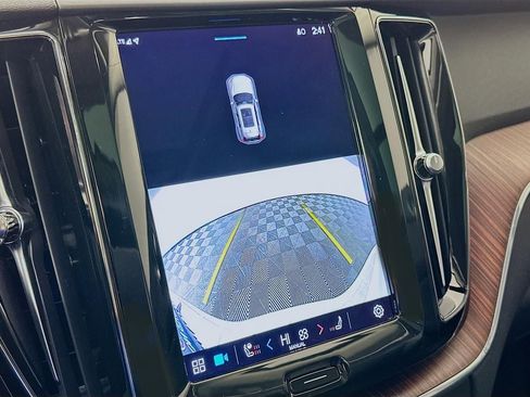 Used 2023 Volvo XC60 B5 Plus image 45