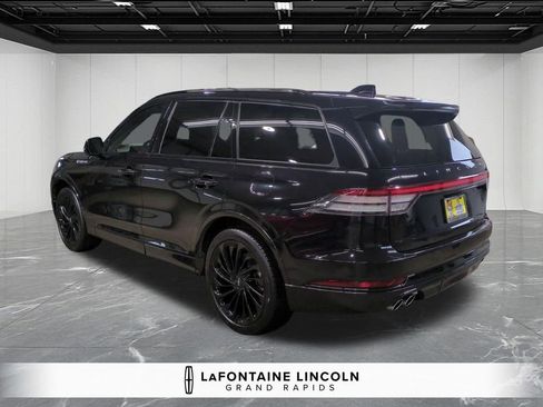 Used 2025 Lincoln Aviator Reserve w/ Equipment Group 201A AWD/4WD image 3