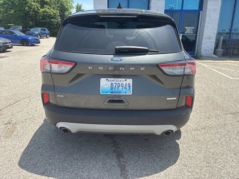Used 2020 Ford Escape SE FWD image 3
