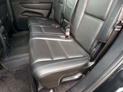 Used 2018 Jeep Grand Cherokee Overland RWD image 14