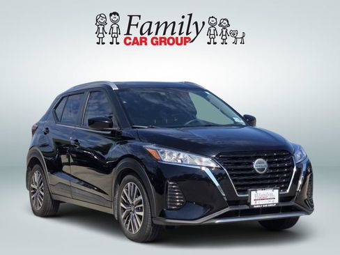 Used 2021 Nissan Kicks SV FWD image 2
