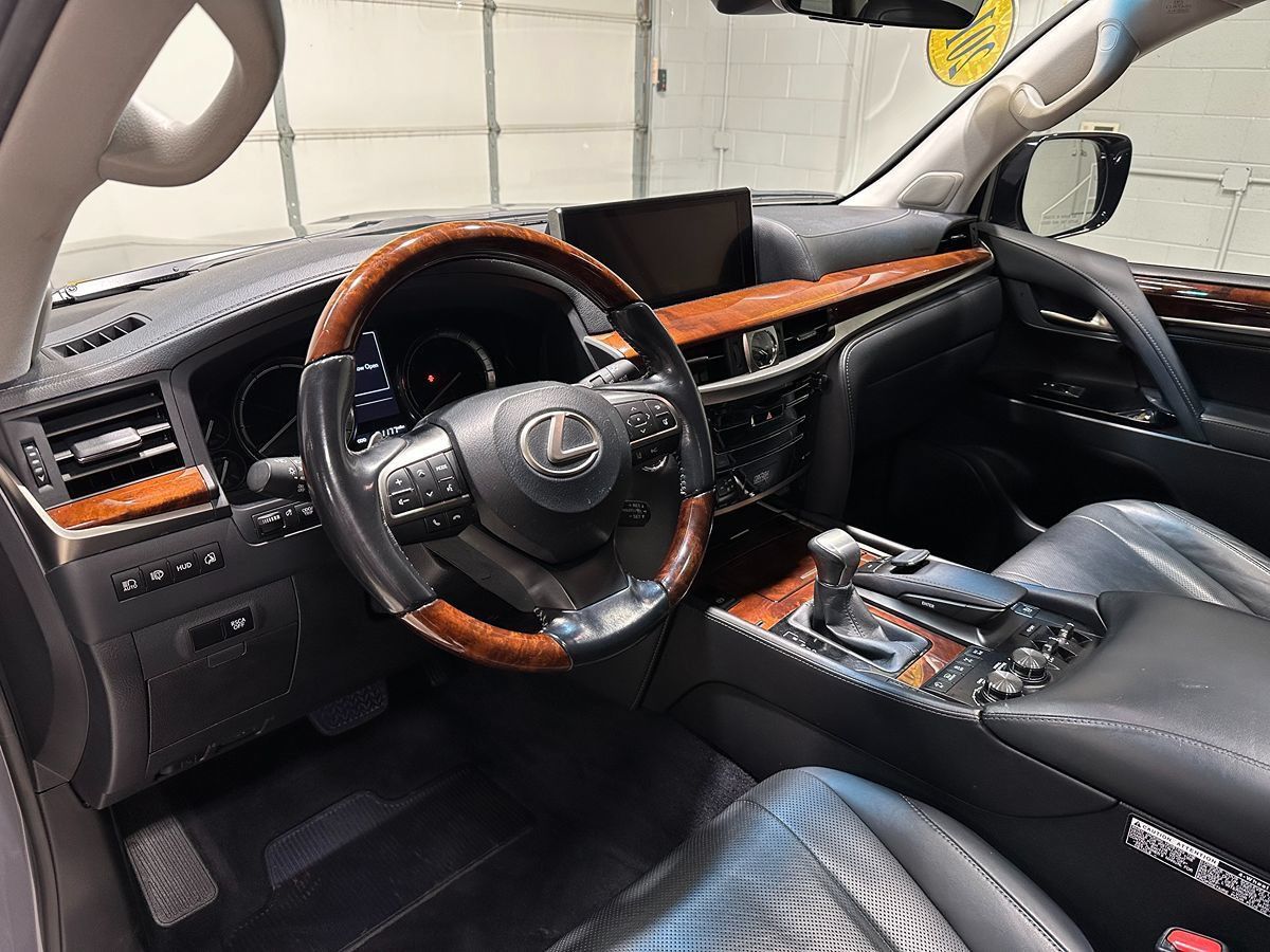 Used 2016 Lexus LX 570 4WD w/ Luxury Package image 36