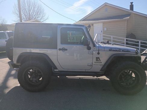 Used 2018 Jeep Wrangler Sport AWD/4WD image 5