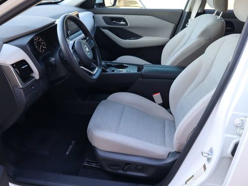 Used 2021 Nissan Rogue SV FWD image 15