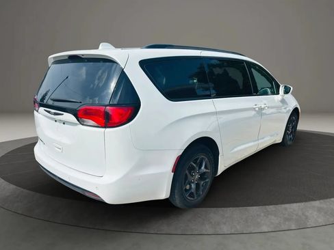 Used 2019 Chrysler Pacifica Touring-L Plus w/ S Appearance Package FWD image 5