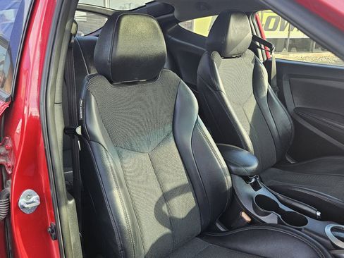 Used 2015 Hyundai Veloster w/ Option Group 03 image 9
