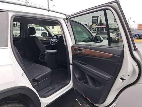 Used 2024 Volkswagen Atlas SE image 15