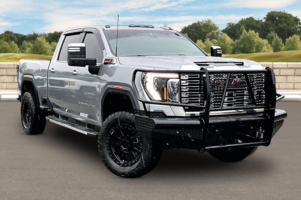 Used 2024 GMC Sierra 2500 Denali w/ Denali Reserve Package AWD/4WD image 2