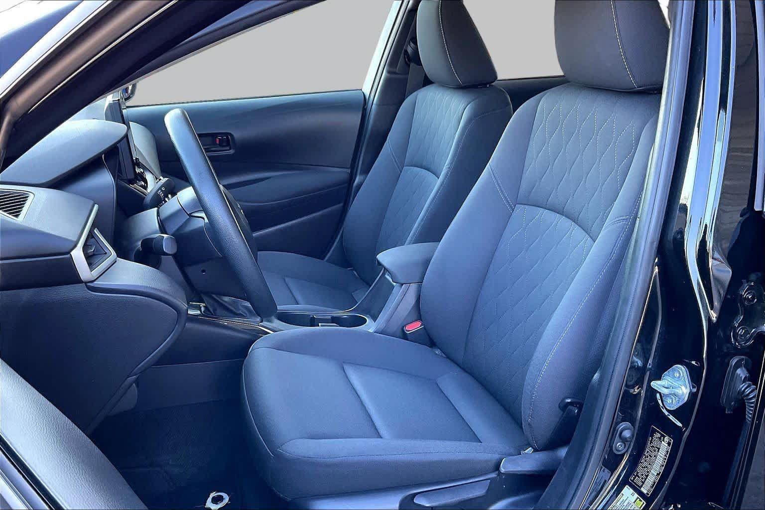 Used 2025 Toyota Corolla LE FWD image 8