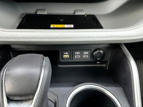 Used 2023 Toyota Highlander XLE image 28