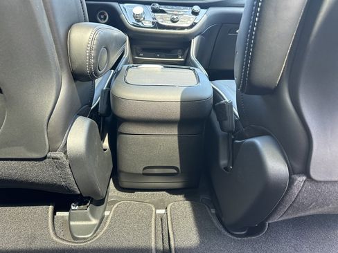 New 2025 Chrysler Pacifica Limited w/ Uconnect Theater Family Group image 49