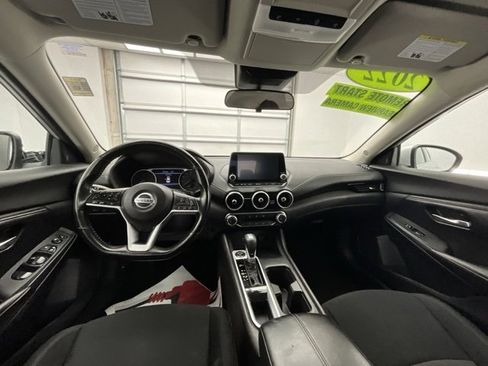 Used 2022 Nissan Sentra SV image 2
