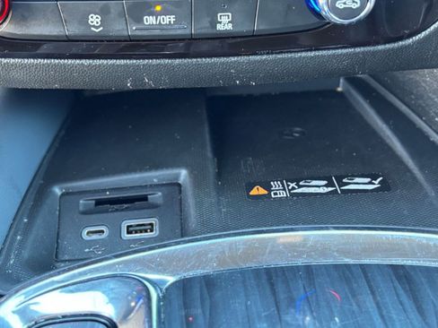 Used 2022 Buick Enclave Essence image 31