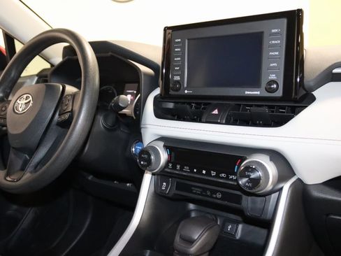 Used 2022 Toyota RAV4 XLE image 59