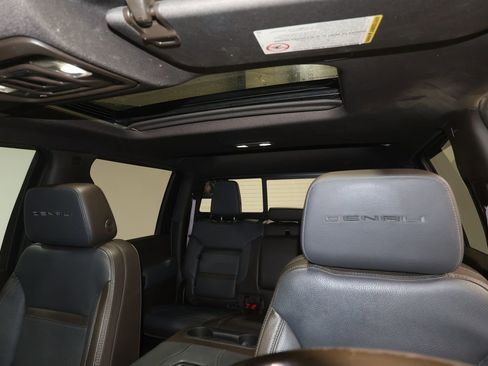 Used 2022 GMC Sierra 3500 Denali AWD/4WD image 11