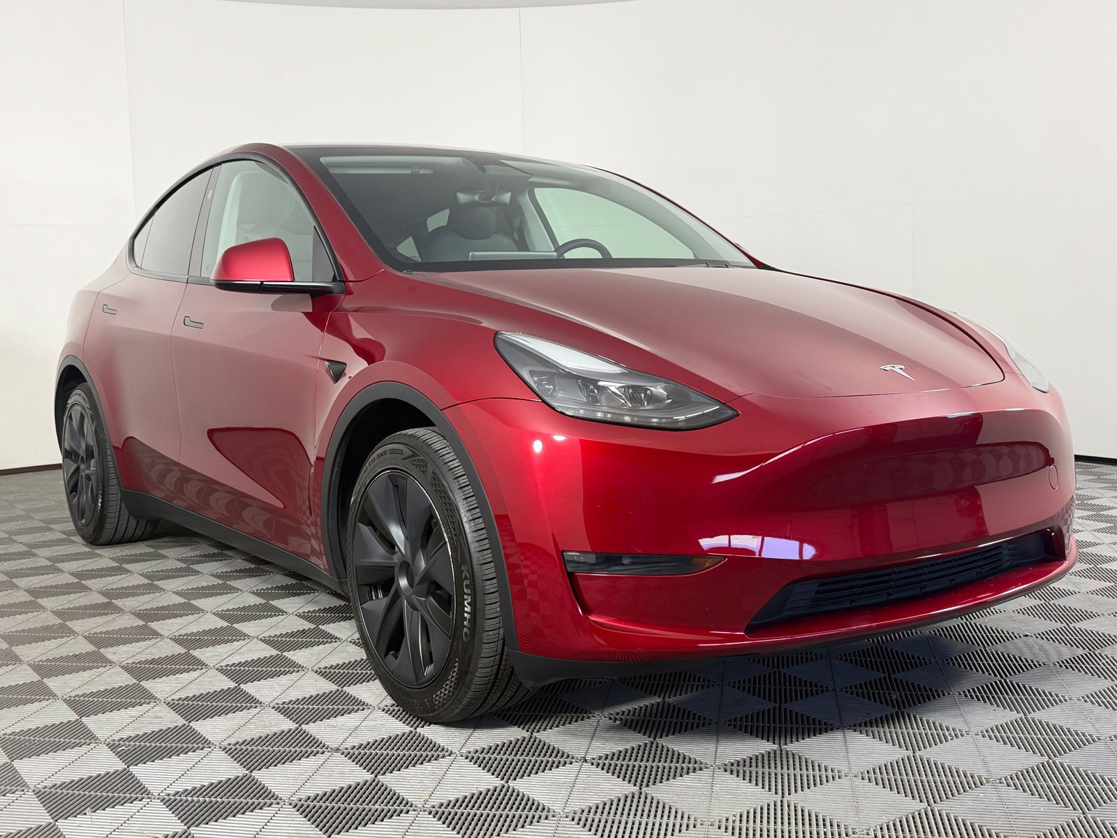 Used 2024 Tesla Model Y Long Range RWD image 1
