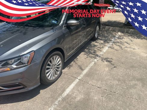 Used 2016 Volkswagen Passat 1.8T SE FWD image 1